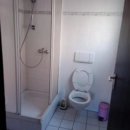 Apartman Pension Fuer Langzeitmiete 2 Bis 3 Bett Zimmer Monatsmiete Ab 450 Eur Warm 91639 Wolframs - Eschenbach Vollmoebliert Gemeinschaftskueche Waschmaschiene Parkplatz Kostenlos Sehr Zentral Wolframs-Eschenbach