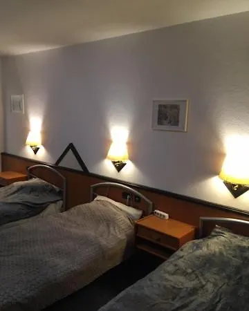 Pension Fuer Langzeitmiete 2 Bis 3 Bett Zimmer Monatsmiete Ab 450 Eur Warm 91639 Wolframs - Eschenbach Vollmoebliert Gemeinschaftskueche Waschmaschiene Parkplatz Kostenlos Sehr Zentral Apartman Wolframs-Eschenbach
