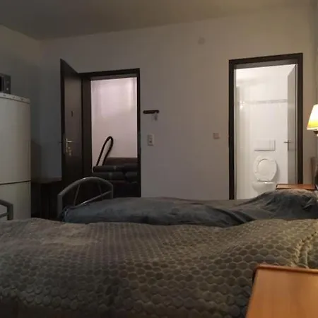 Pension Fuer Langzeitmiete 2 Bis 3 Bett Zimmer Monatsmiete Ab 450 Eur Warm 91639 Wolframs - Eschenbach Vollmoebliert Gemeinschaftskueche Waschmaschiene Parkplatz Kostenlos Sehr Zentral *