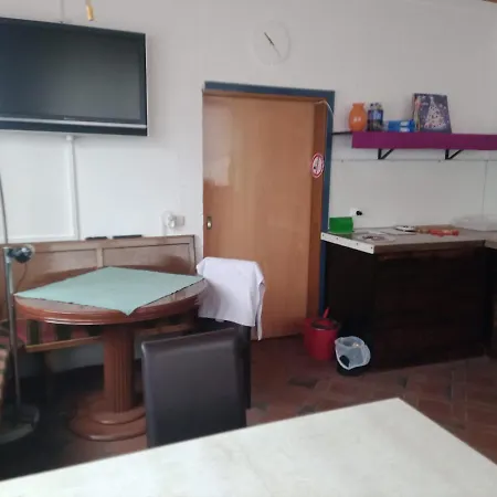 Apartman Pension Fuer Langzeitmiete 2 Bis 3 Bett Zimmer Monatsmiete Ab 450 Eur Warm 91639 Wolframs - Eschenbach Vollmoebliert Gemeinschaftskueche Waschmaschiene Parkplatz Kostenlos Sehr Zentral Wolframs-Eschenbach